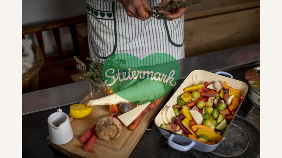 Colourful oven vegetables | © Steiermark Tourismus | Tom Lamm