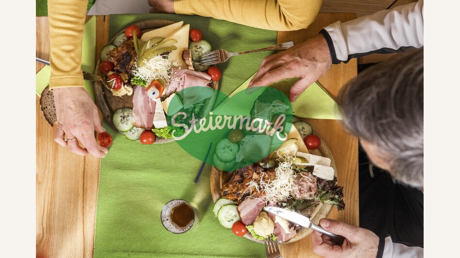 For refreshment we go to the hut | © Steiermark Tourismus | Punkt & Komma
