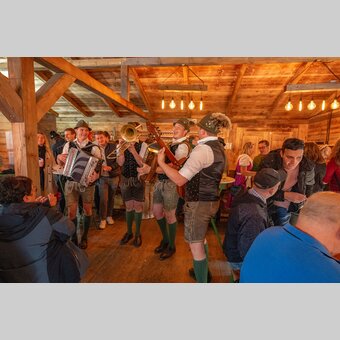 Frühlingsstimmung in der Hütte | Rene Strasser | © STG | René Strasser