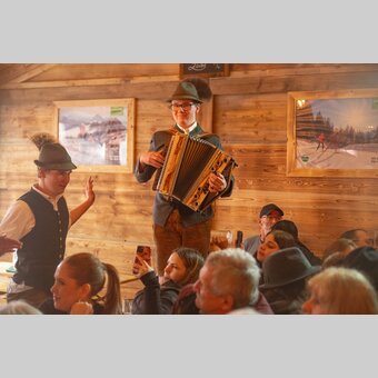 Beste Stimmung in der Hütte | Rene Strasser | © STG | René Strasser