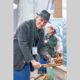 Korbflechten am Rathausplatz | © RENE STRASSER     FOTOGRAFIE | RENE STRASSER