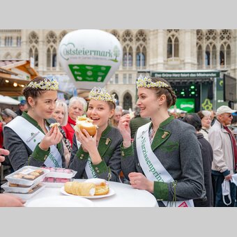 Narzissenhoheiten lassen es sich schmecken | Rene Strasser | © STG | René Strasser