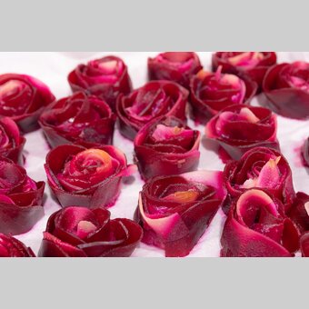 Rosen aus roter Beete | © STG | Rene Strasser