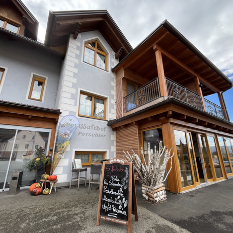Pause nach wenigen Pedalschlägen beim Gasthof Perschler | © STG / Julia Maierhofer