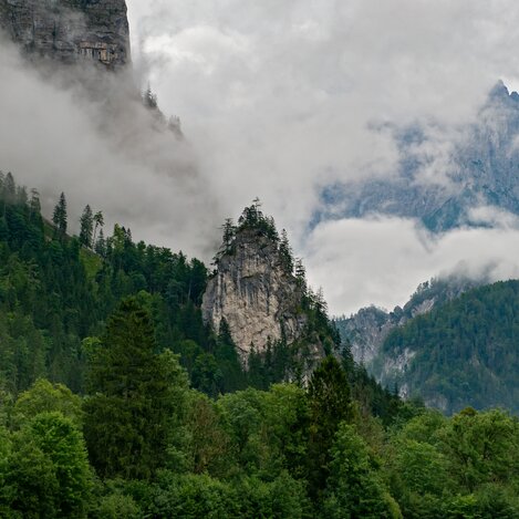 Im Gesäuse findet man viele mystische Berglandschaften. | © AdobeStock | LitterART