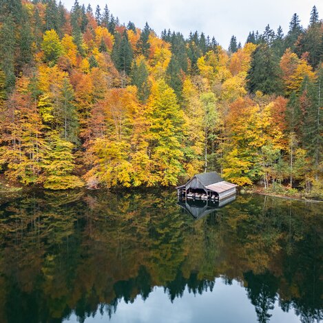 Bootshaus am Toplitzsee.  | © AdobeStock | M. Dworschak