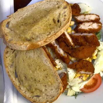 Backhendlsalat im Gasthaus Zeilinger | © Markus Tischhart | STG
