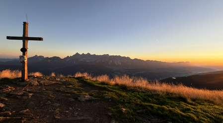Sonnenaufgang auf der Reiteralm mit Dachsteinblick | © STG | Franziska Resch