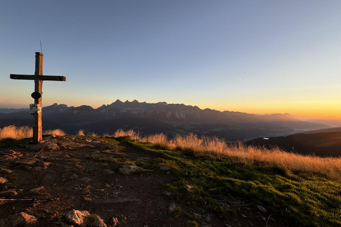 Sonnenaufgang auf der Reiteralm mit Dachsteinblick | © STG | Franziska Resch