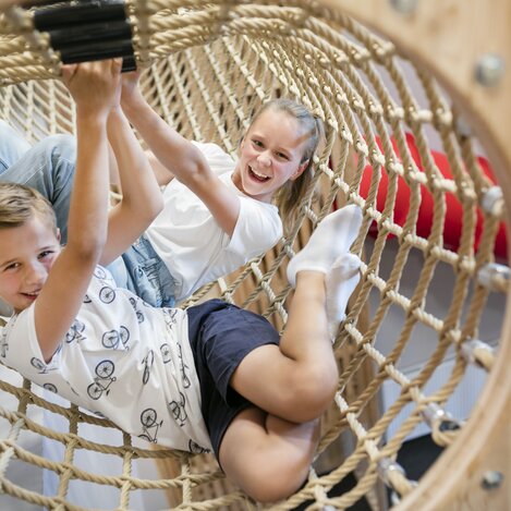 Kinder im Kletternetz | © JUFA Hotels/Eisenberger | Harald Eisenberger