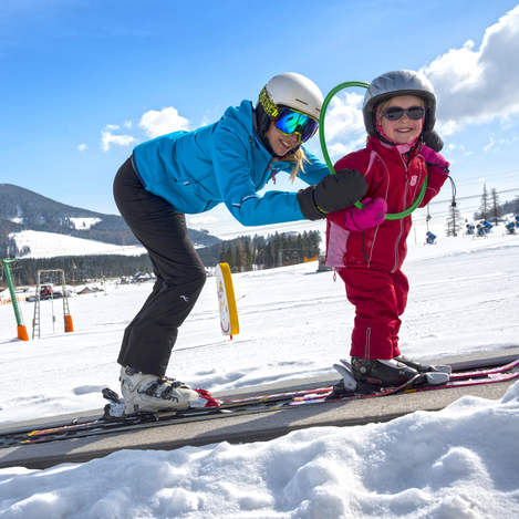 Skifahren beim Skikurs in der Oststeiermark | © TV Oststeiermark | Bernhard Bergmann