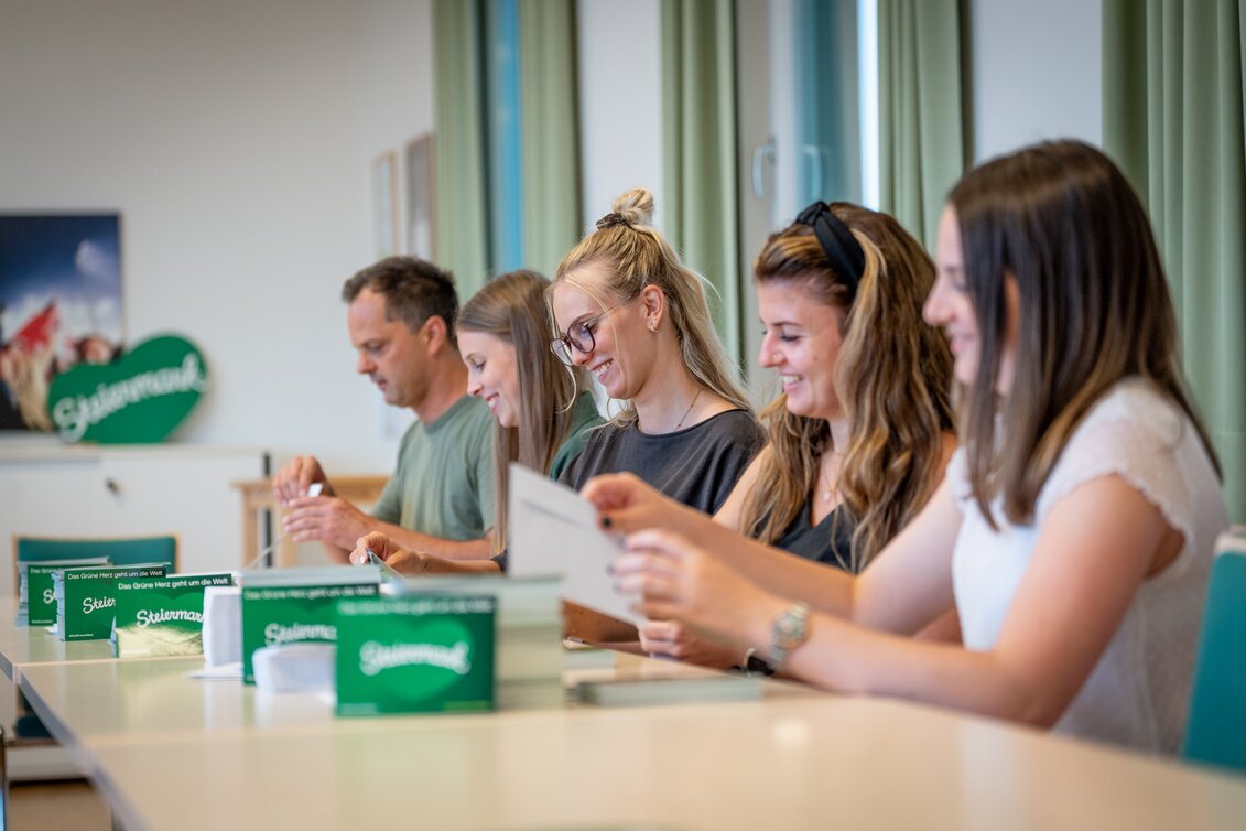 Täglich werden bis zu 450 Grüne Herzen pro Tag bei der STG verschickt.  | © STG | Jesse Streibl
