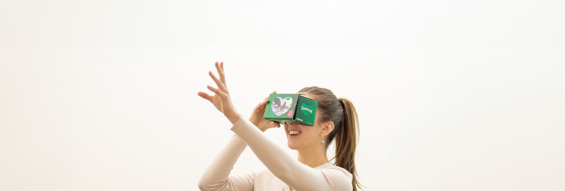 Mit VR-Brille in den 360°-Adventkalender schauen.  | © STG | Jesse Streibl 