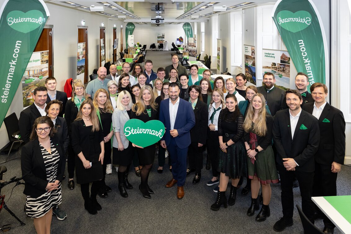 Die Steiermark Convention-Familie vereint im modernen Teil des Grazer Congress | © Steiermark Convention | Harry Schiffer | Harry Schiffer Photodesign | © Steiermark Convention | Harry Schiffer