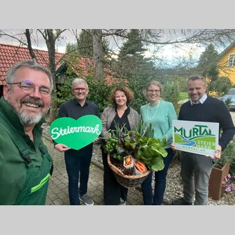 Bernd Pfandl (Camping 50 Plus), Michael Ranzmeier-Hausleitner (Regionsvorsitzender), Nina Neuner und Martina Galler (von „beyond_Mosauf“) mit Michael Feiertag (GF STG). | © Erlebnisregion Murtal