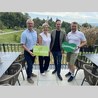 Herbert Germuth (Vorsitzender TV Südsteiermark), Evelyn Schweinzger (GF TV Südsteiermark), Bernd Kleindienst (Boutiquehotel Das Zeitwert) und Michael Feiertag (GF STG). | © © Südsteiermark 