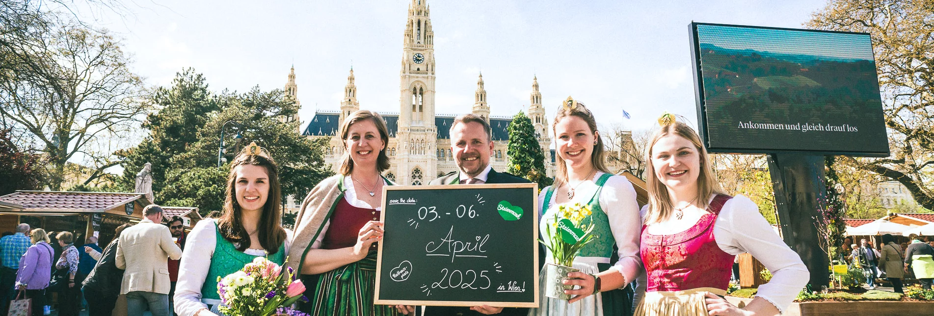 Wir freuen uns auf den Steiermark-Frühling 2025 von 3.-6. April 2025: Landesrätin Barbara Eibinger-Miedl und STG-GF Michael Feiertag mit den drei Weinhoheiten geben den 2025er-Termin bekannt.  | © STG | WSI Agentur
