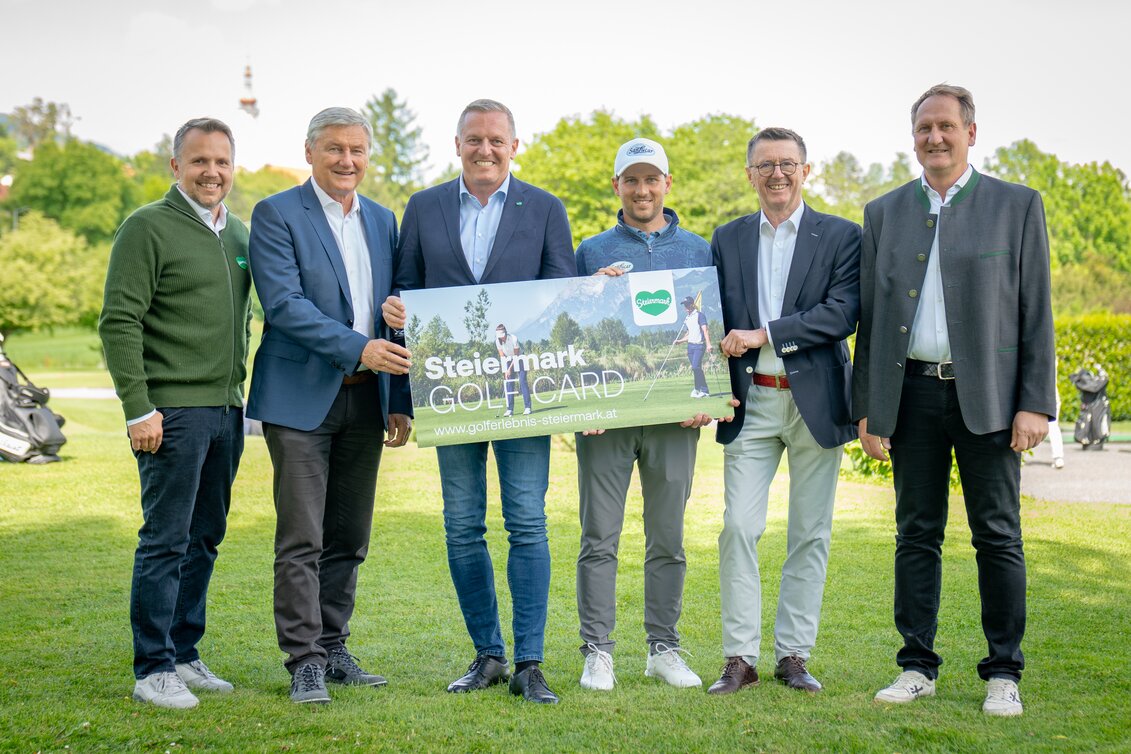 von links: STG-Geschäftsführer Michael Feiertag, Karl Fussi (Tourismusvorstand des Steirischen Golfverbandes), Landeshauptmann Mario Kunasek, Profispieler Lukas Nemecz, Dr. Kurt Klein (Präsident Steirischer Golfverband), Mag. Klaus Geyrhofer (Geschäftsführer Murhof Holding) | © STG | Jaden Gynes
