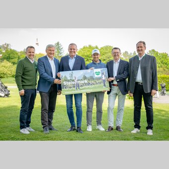 von links: STG-Geschäftsführer Michael Feiertag, Karl Fussi (Tourismusvorstand des Steirischen Golfverbandes), Landeshauptmann Mario Kunasek, Profispieler Lukas Nemecz, Dr. Kurt Klein (Präsident Steirischer Golfverband), Mag. Klaus Geyrhofer (Geschäftsführer Murhof Holding) | © STG | Jaden Gynes