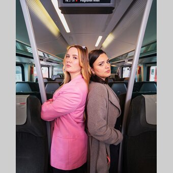 Billie Steirisch & Ina Jovanovic im Witze-Battle „Ziemlich beste Freinde“ | © Bernhard Schindler