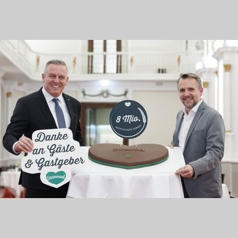 Große Freude bringt die Jahres- und Sommerbilanz 2025:  Landeshauptmann Mario Kunasek und Michael Feiertag, Geschäftsführer Steirische Tourismus und Standortmarketing GmbH | © STG | Erwin Scheriau