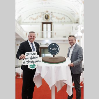 Große Freude bringt die Jahres- und Sommerbilanz 2025:  Landeshauptmann Mario Kunasek und Michael Feiertag, Geschäftsführer Steirische Tourismus und Standortmarketing GmbH | © STG | Erwin Scheriau