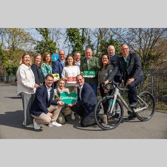 Stehend von links: Ute Gurdet (GF Hochsteiermark), Isabella Painhapp (GF Erlebnisregion Murtal), Jaqueline Egger (GF Gesäuse),  Mathias Schattleitner (GF Schladming-Dachstein), Susanne Haubenhofer (GF Erlebnisregion Graz), Michael Feiertag (GF STG), Landeshauptmann Mario Kunasek,  Nicole Reiterer (GF Südsteiermark), Stefan Schindler (GF Oststeiermark), Christian Contola (GF Thermen- & Vulkanland),  Hockerlnd von links: Lukas Bencsics (GF Murau), Pamela Binder (GF Ausseerland Salzkammergut),  Markus Leitner (GF Erzberg Leoben) | © STG I Erwin Scheriau | Erwin Scheriau