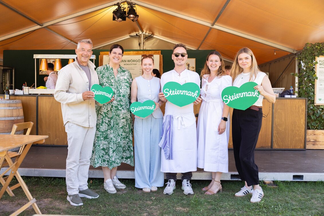 Michael Strasser (ÖW Niederlande), Belinda Schagerl-Poandl (STG) , Julia Mausser, Sternekoch Florian Wörgötter_Annemarie Andre (ÖW), Maria Vidak (Region Graz)_c Österrreich Werbung_Isabelle Cornet 
