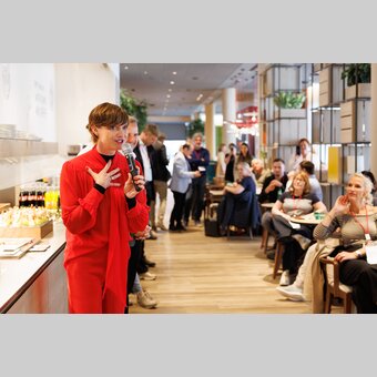 Astrid Steharnig-Staudinger (Geschäftsführerin Österreich Werbung) begrüßt Reiseveranstalter aus dem CEE-Raum im Rahmen der Austria Destination Experience. | © Österreich Werbung | Erwin Scheriau