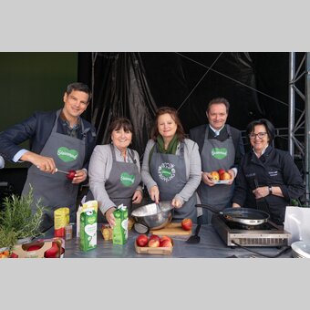 von links: Landesrat Stefan Amesbauer, Landeshauptmann-Vize Manuela Khom, Landesrätin Claudia Holzer, Bundesminister Norbert Totschnig und Tourismusvorsitzende Graz Sylvia Loidolt | © RENE STRASSER | RENE STRASSER     FOTOGRAF