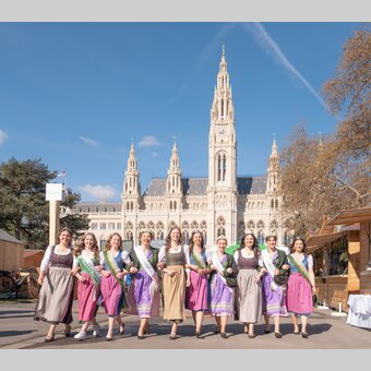 Die steirischen Hoheiten am Wiener Rathausplatz | © STG | Rene Strasser
