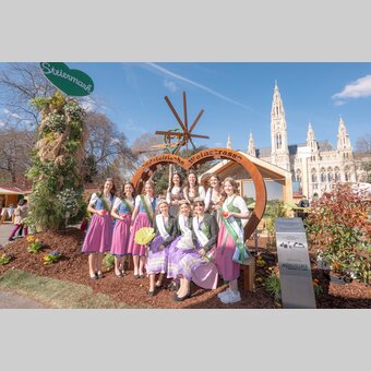 Die steirischen Hoheiten am Wiener Rathausplatz | © STG | Rene Strasser