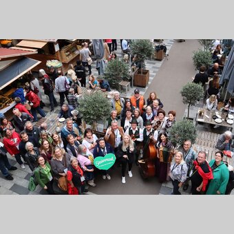17 Reiseveranstalter aus 3 Ländern in Begleitung von Busreisen Steiermark, Steiermark Tourismus und Erlebnisregion Graz beim Trüffelmarkt in Graz. 