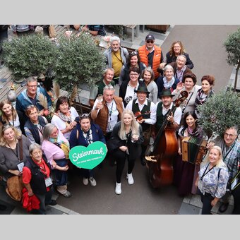17 Reiseveranstalter aus 3 Ländern in Begleitung von Busreisen Steiermark, Steiermark Tourismus und Erlebnisregion Graz beim Trüffelmarkt in Graz. 
