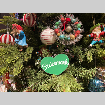 Das Grüne Herz im Weihnachtsbaum. | Eva Pommer
