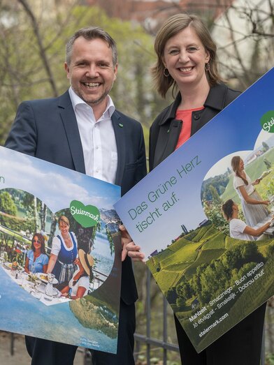 Tourismuslandesrätin Barbara Eibinger-Miedl und Michael Feiertag, GF Steirische Tourismus und Standortmarketing GmbH  | © STG | Jürgen Fuchs