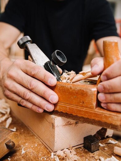Tischlerei Gross - Handwerk Hobeln | © Einrichtungswerkstätte Gross | Servus Shop Himmelbauer | © Einrichtungswerkstätte Gross