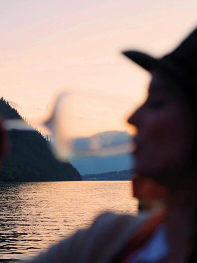 Boating on Grundlsee, wine tasting | © Schifffahrt Grundlsee Toplitzsee | Schifffahrt Grundlsee Toplitzsee | © Schifffahrt Grundlsee Toplitzsee