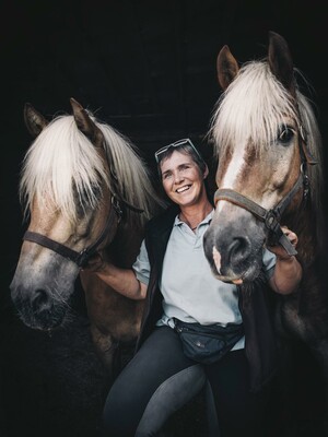 Claudia Gsellmann mit ihren Haflingern | © Stefan Leitner