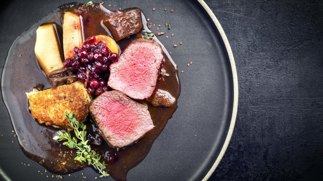 Gericht mit Hirschsteak in Passail | © AdobeStock