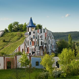 Begrünte Dächer Rogner Bad Blumau | © Hundertwasser Architekturprojekt