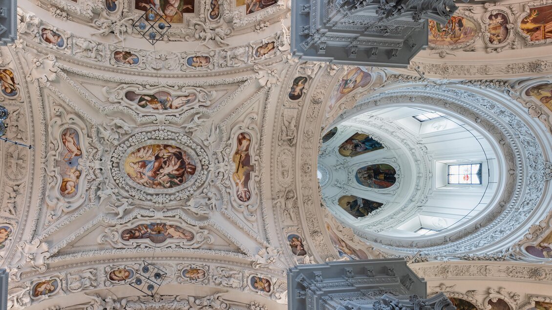 Stuckdekoration und Deckenfresken Basilika | © Fred Lindmoser
