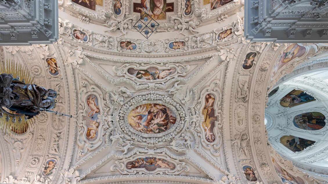 Innendecke der Basilika | © Fred Lindmoser