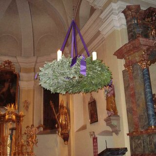 Adventkranz in der Pfarrkirche Bad Blumau | © Kurkommission Bad Blumau