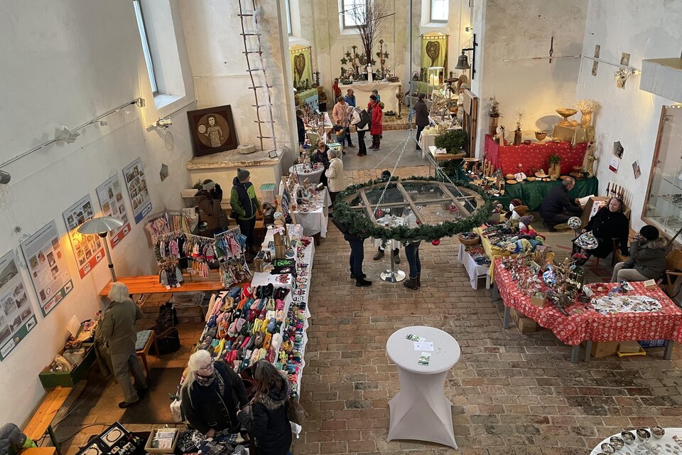 Adventmarkt in der Kirche | © Arnold Korner