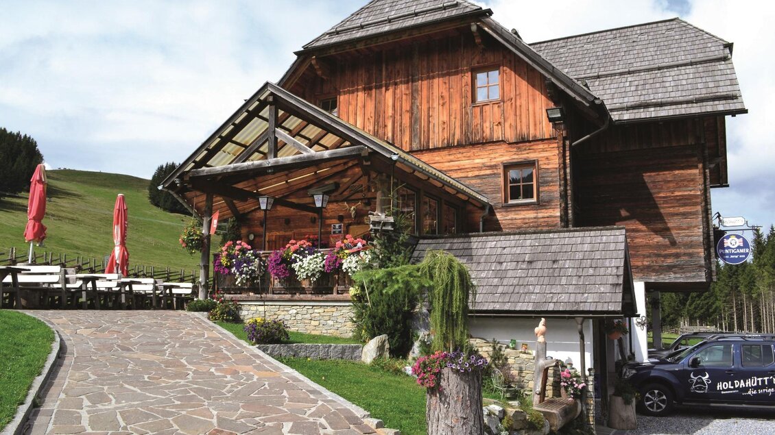Außenansicht des Almwirtshaus Holdahütt'n auf der Sommeralm | © Holdahüttn