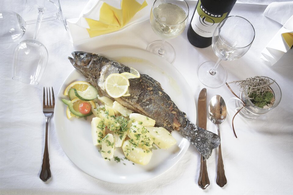 Fischgericht beim Karl-Wirt in St. Kathrein am Offenegg | © Gasthaus Karl-Wirt