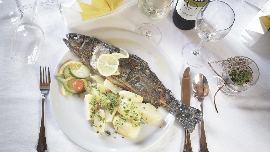 Fischgericht beim Karl-Wirt in St. Kathrein am Offenegg | © Gasthaus Karl-Wirt