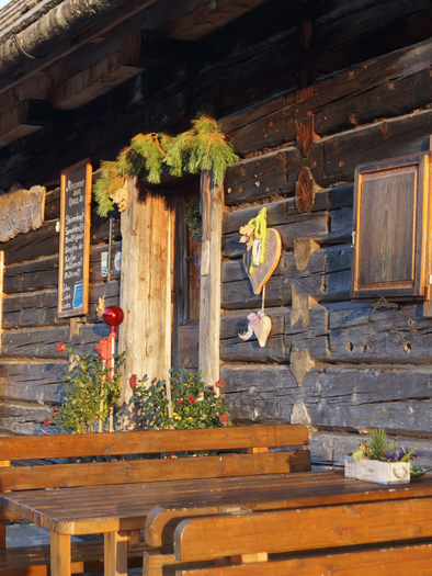 The traditional Ritzingerhütte mountain hut on the picturesque Viehbergalm in Bad Mitterndorf. The alpine pasture of the Viehbergalm is partly over 500 years old and is situated at an altitude of 1,445 m. | © Ritzingerhütte tvb Bad Mitterndorf