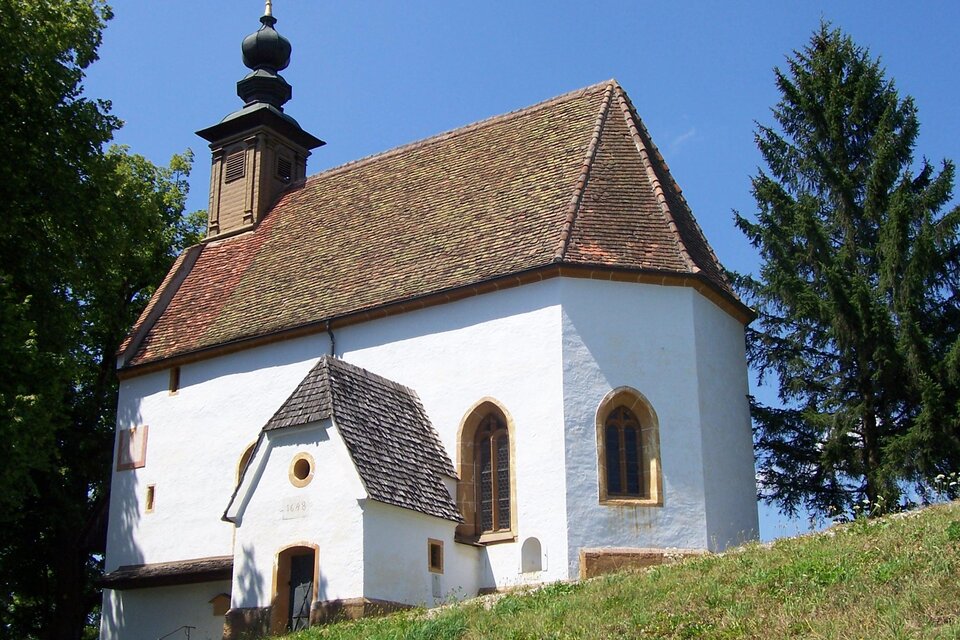Außenansicht der Flilialkirche St. Anna am Lindenberg in Passail | © Eva Tieber